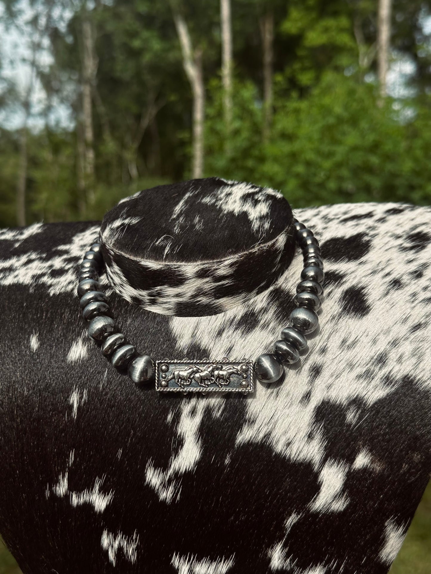 Running horses necklace