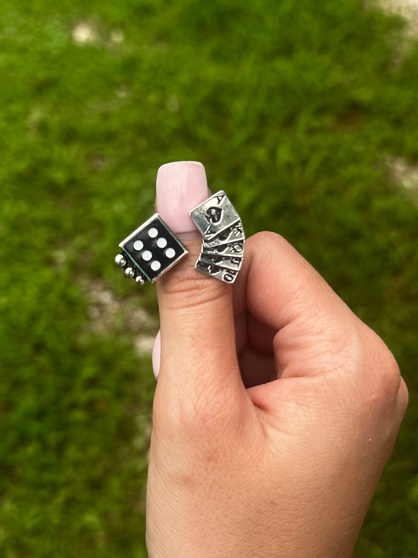 Adjustable dice floater ring