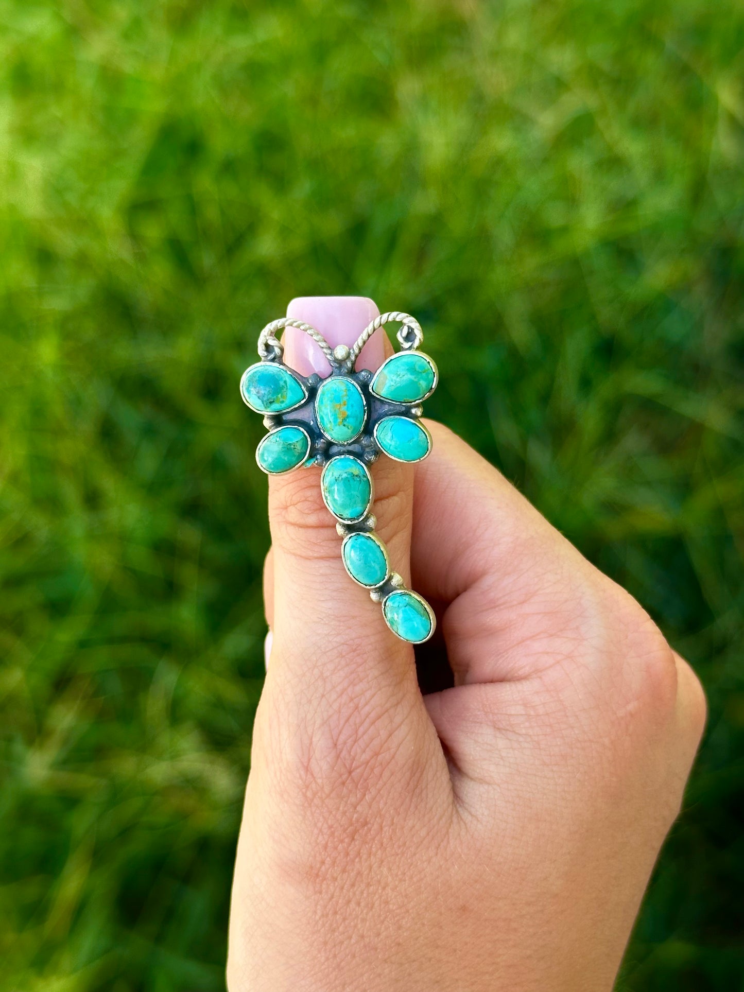 Adjustable dragonfly ring