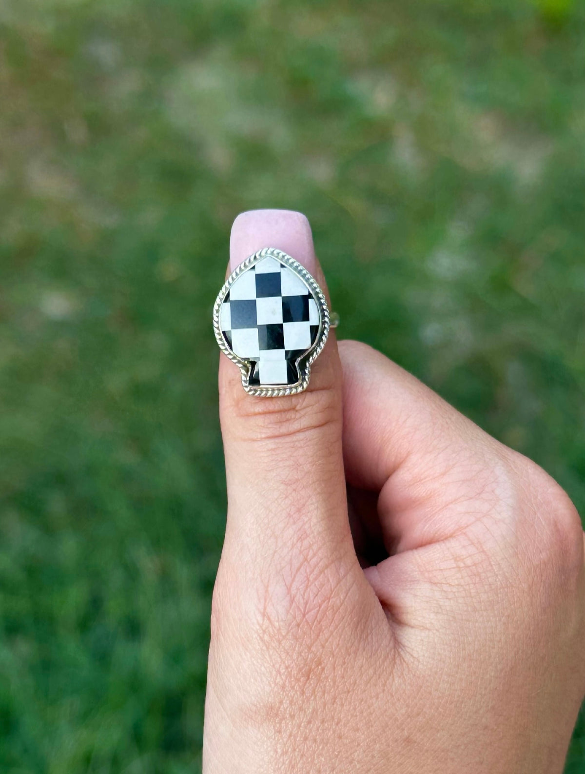 Adjustable checkered spade ring