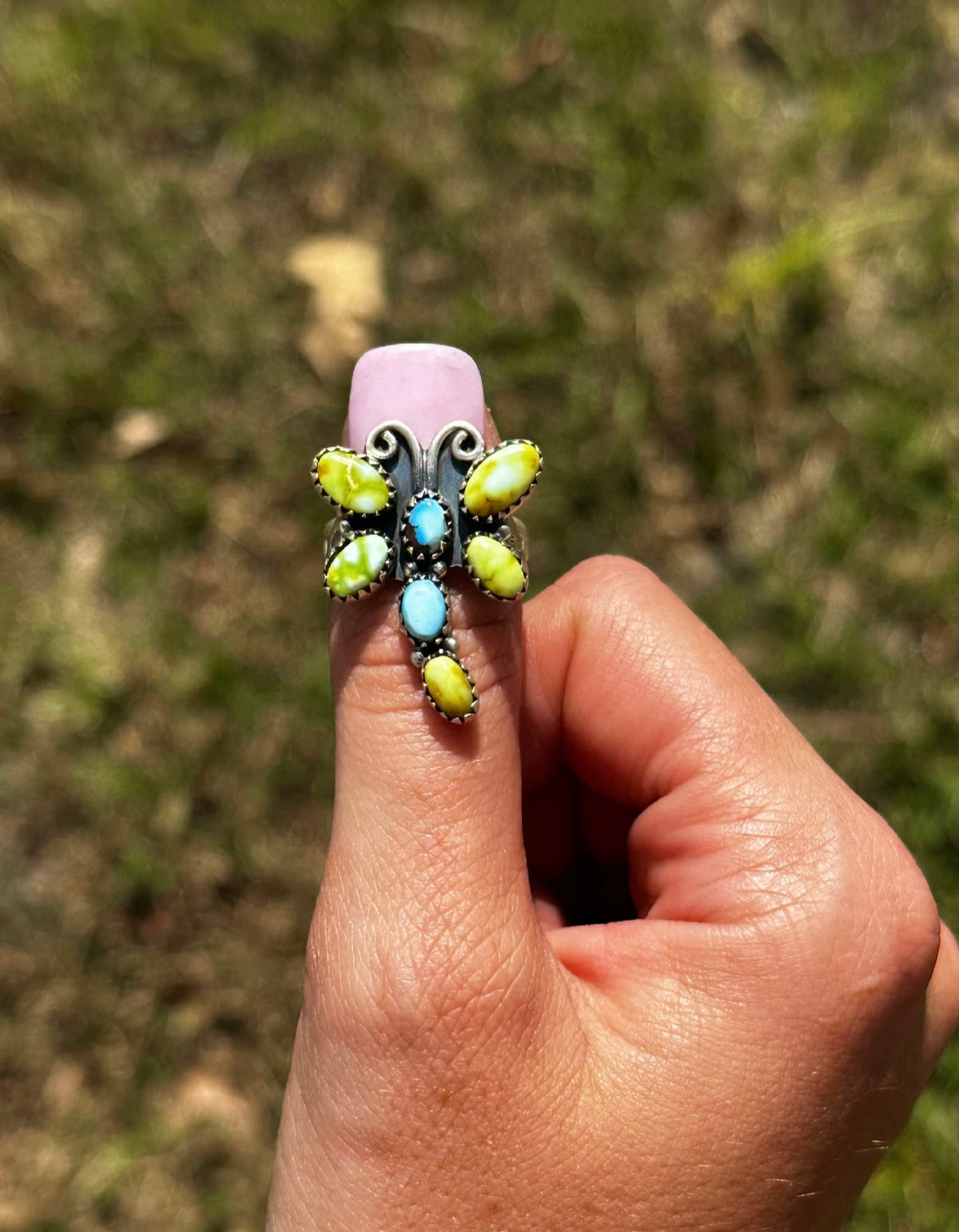 Adjustable dragonfly ring