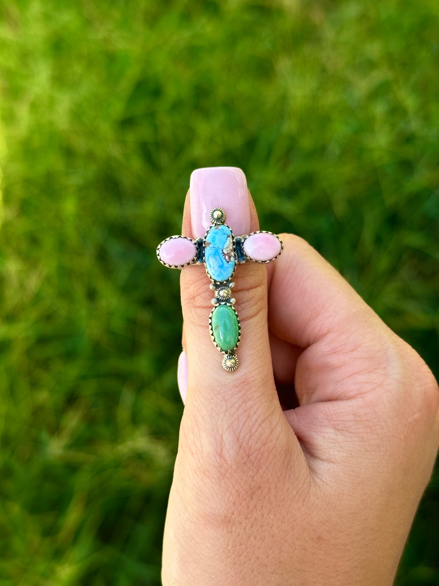 Adjustable multi stone ring