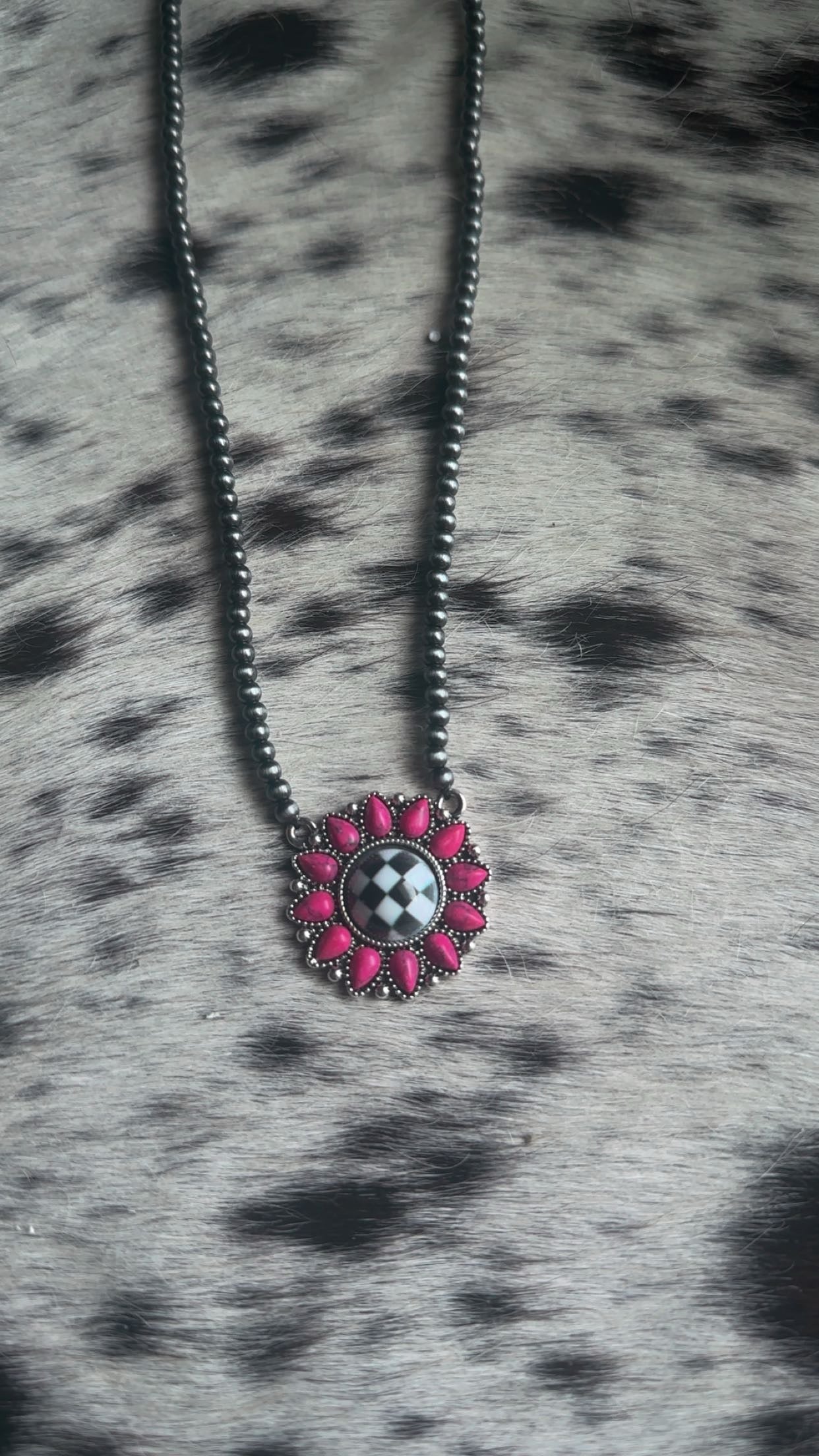 Pink check flower necklace