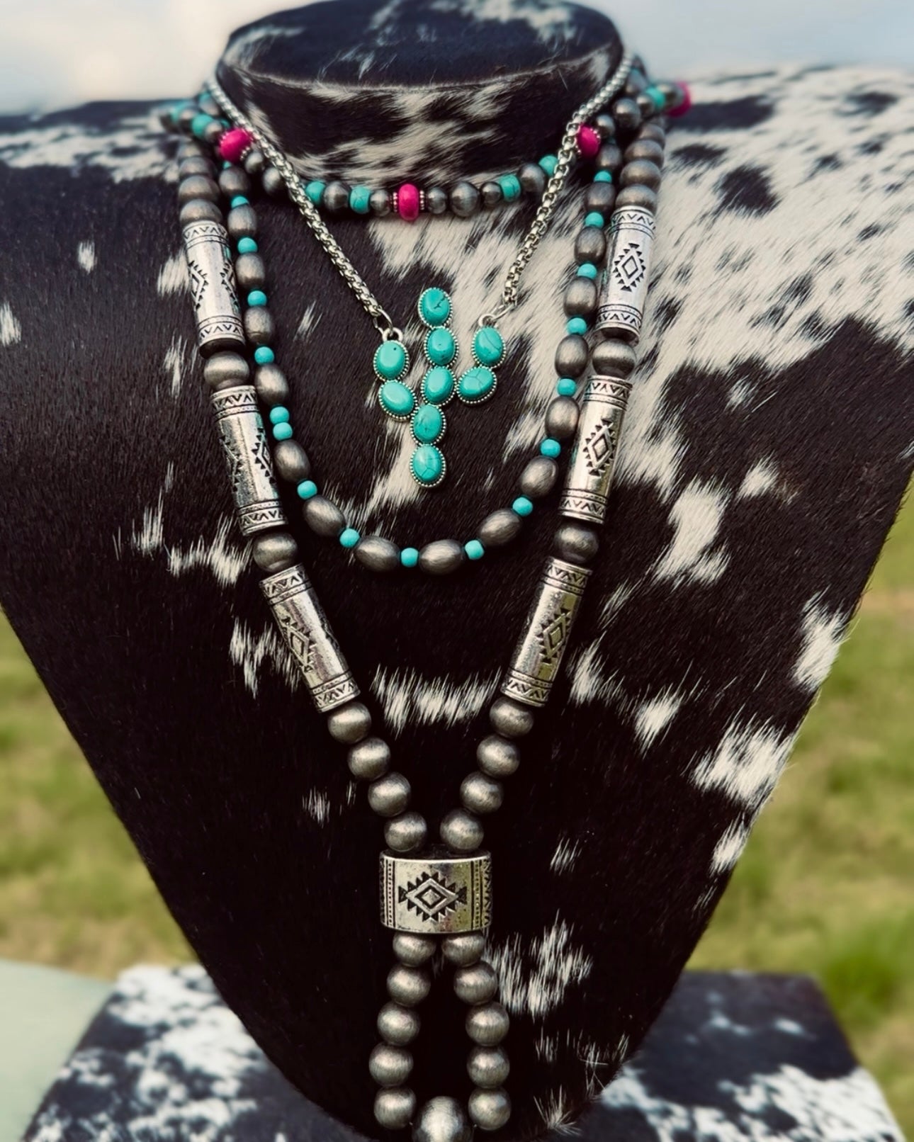 𝚆𝚎𝚜𝚝𝚎𝚛𝚗 𝙽𝚎𝚌𝚔𝚕𝚊𝚌𝚎𝚜