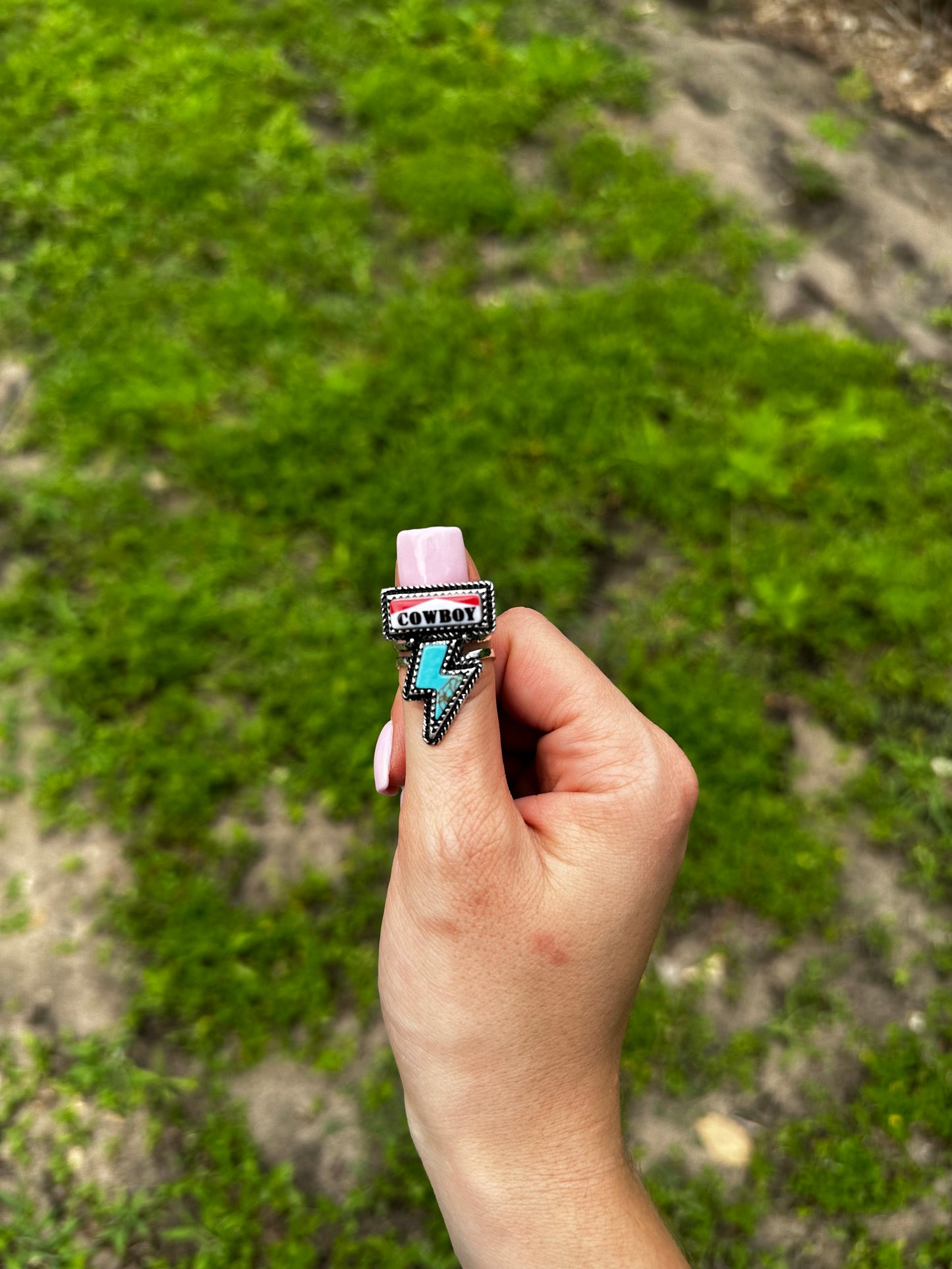 Adjustable cowboy ring