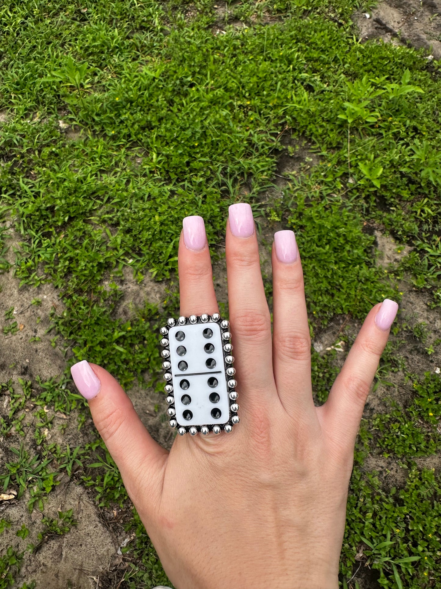 Adjustable domino ring
