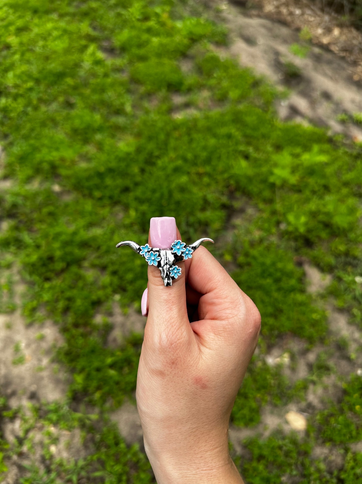 Adjustable flower bull ring