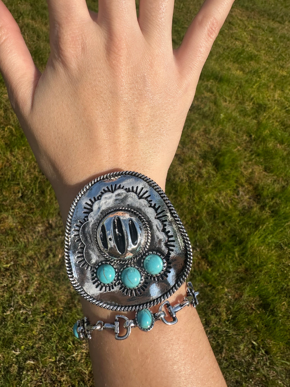 Dolly hat bracelet
