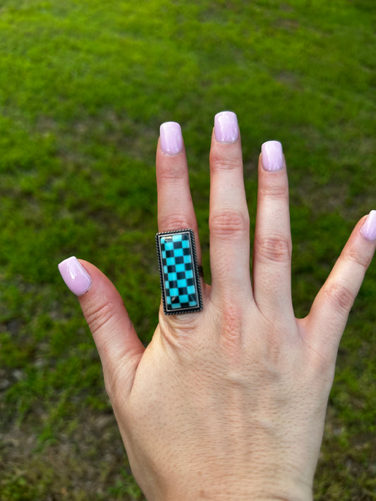 Adjustable checkered ring