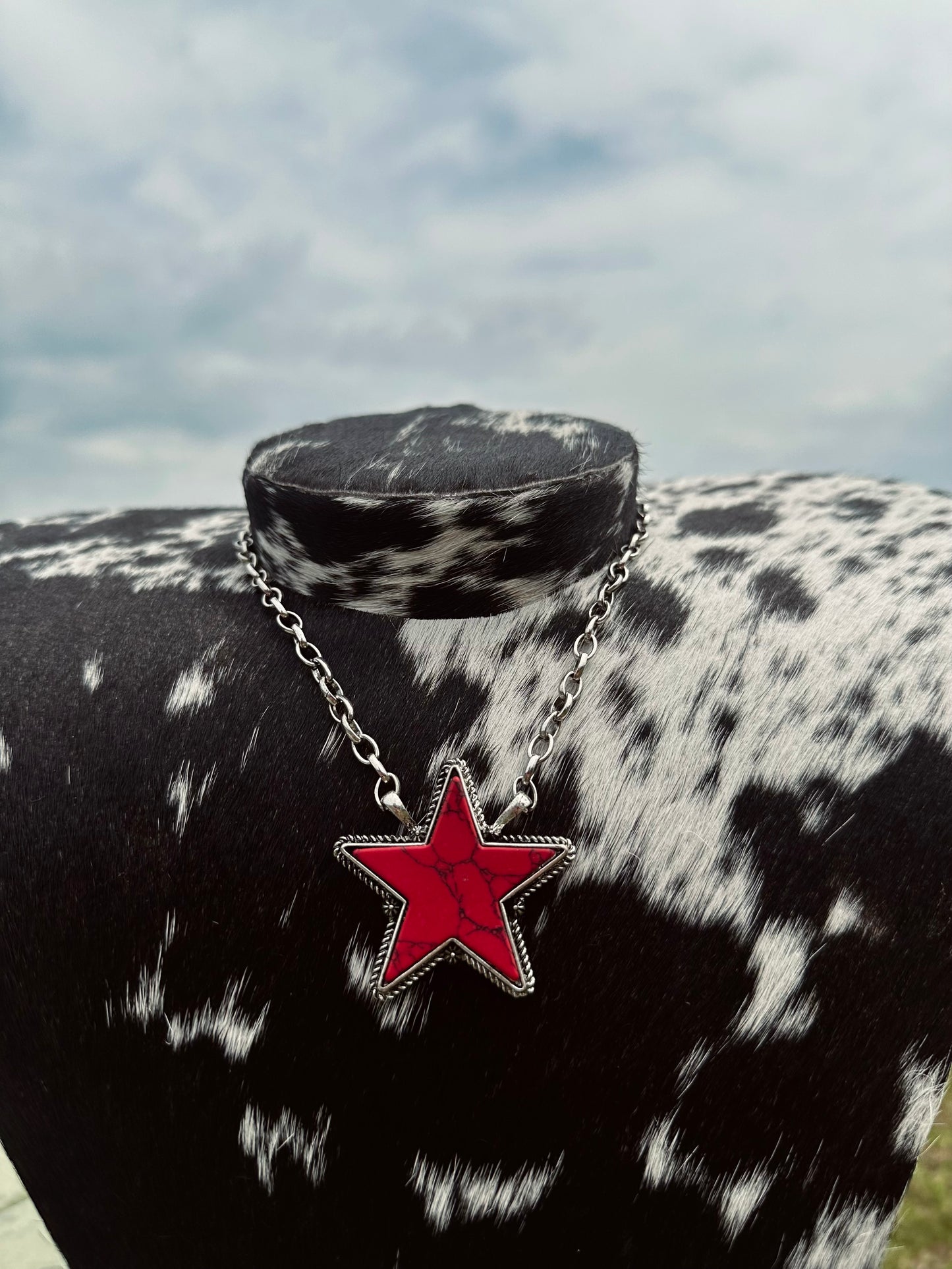 Red star necklace
