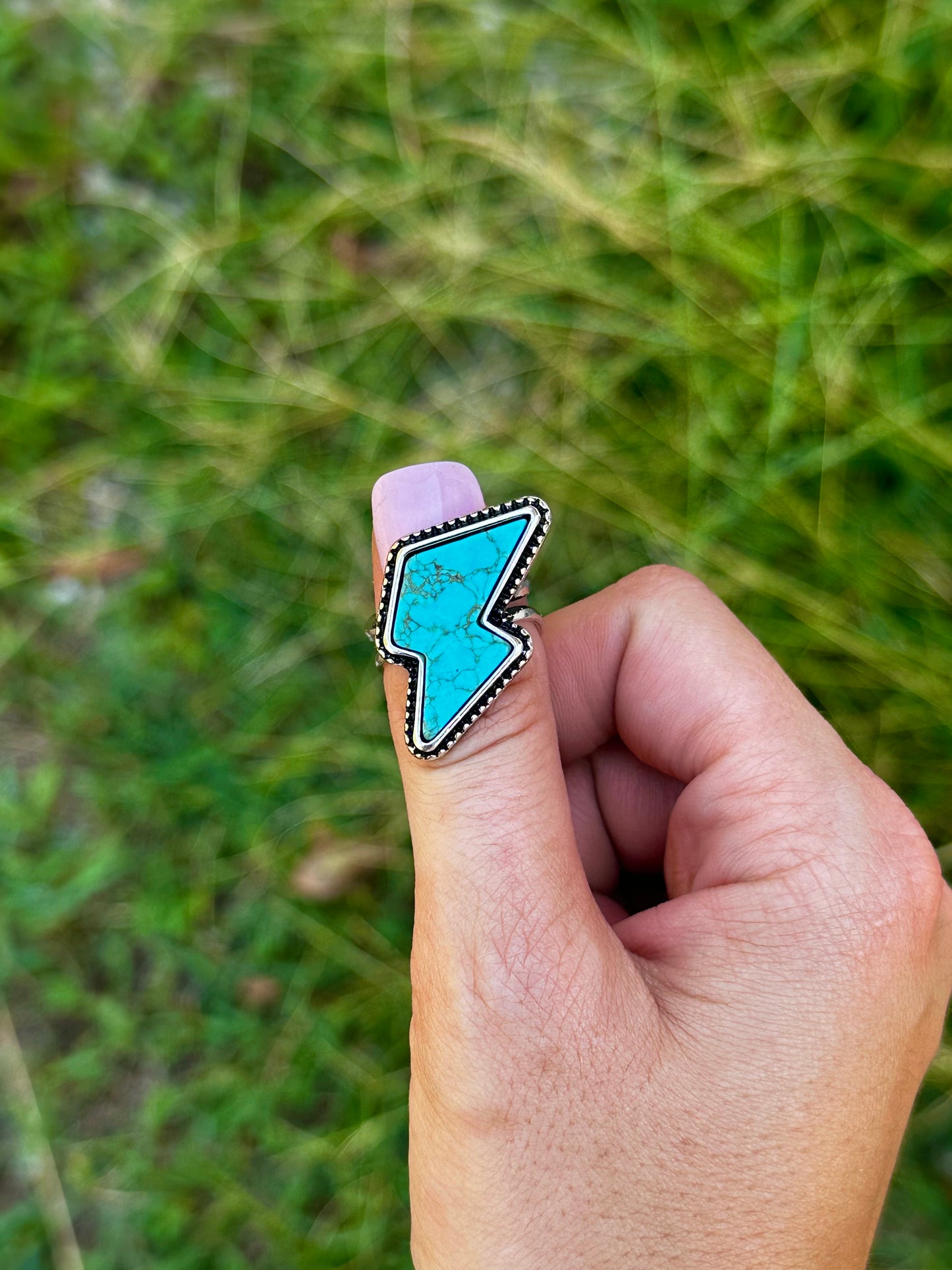 Adjustable lightning ring