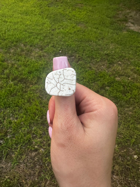 Adjustable stone ring