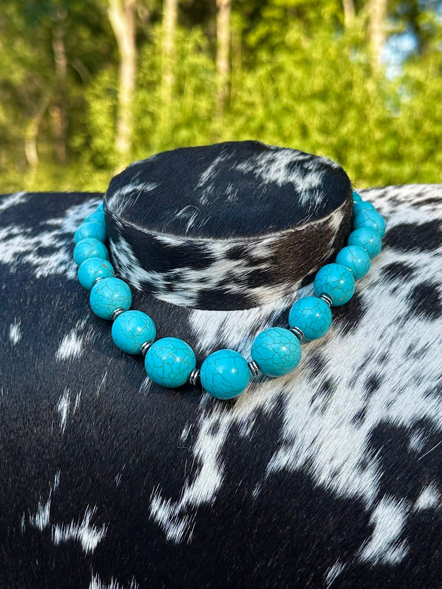 Graduated turquoise necklace