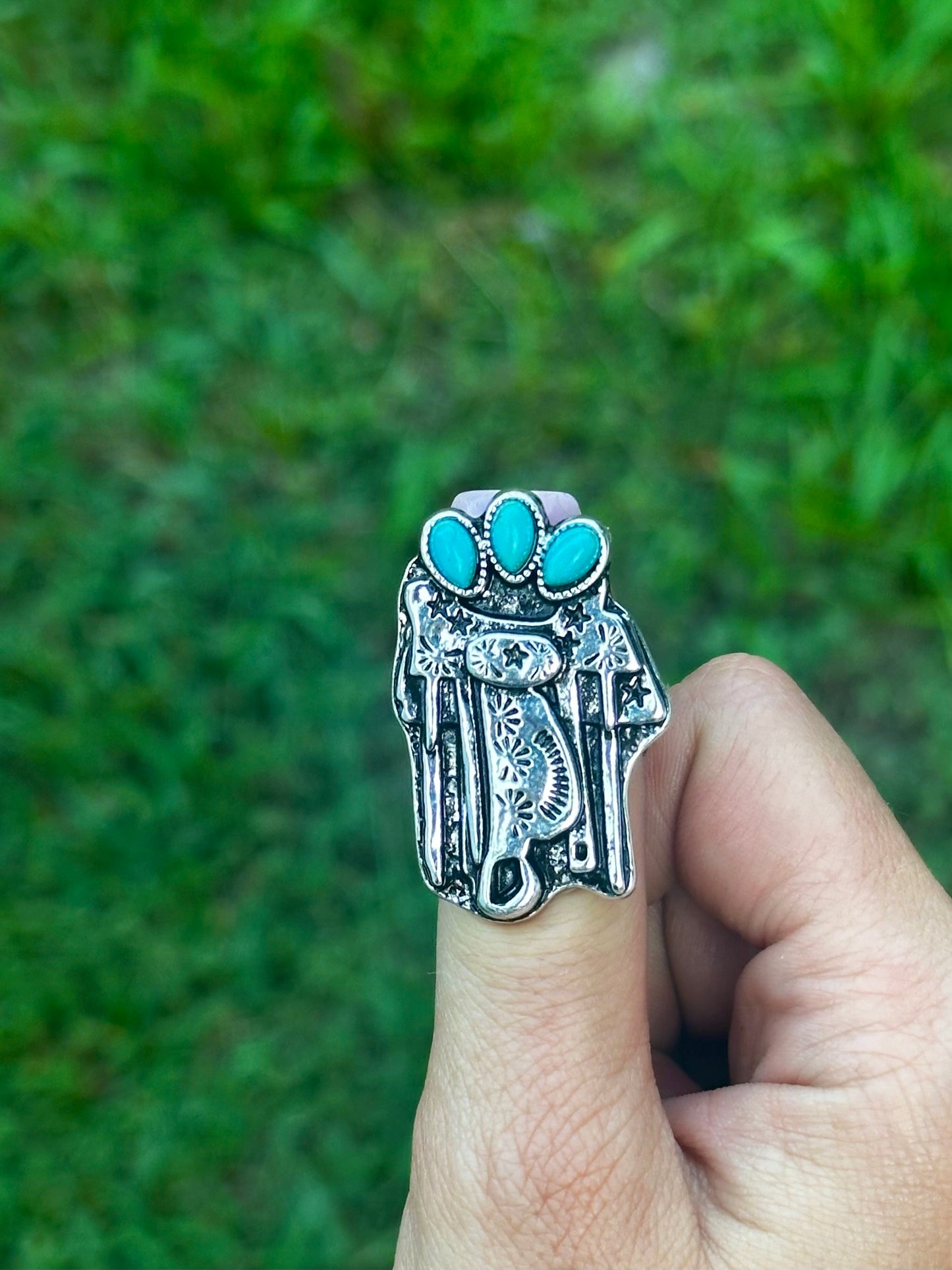 Adjustable saddle ring