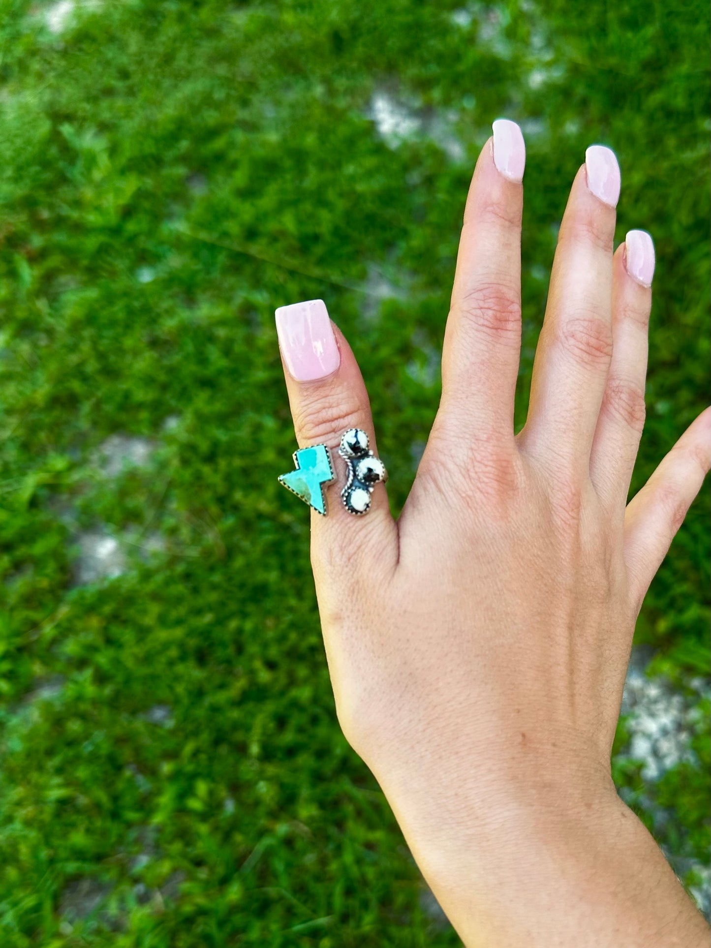 Adjustable Kingman and white buffalo floater ring