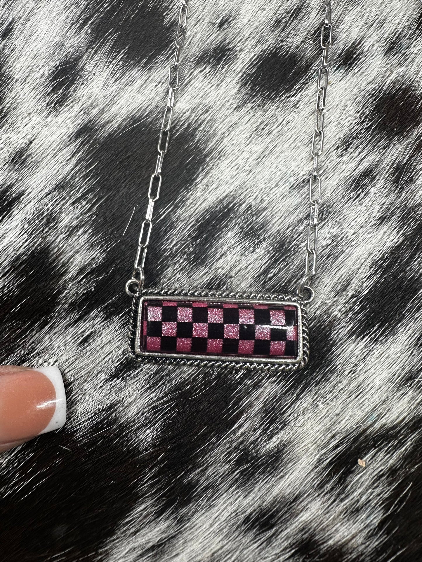 Pink checkered bar necklace