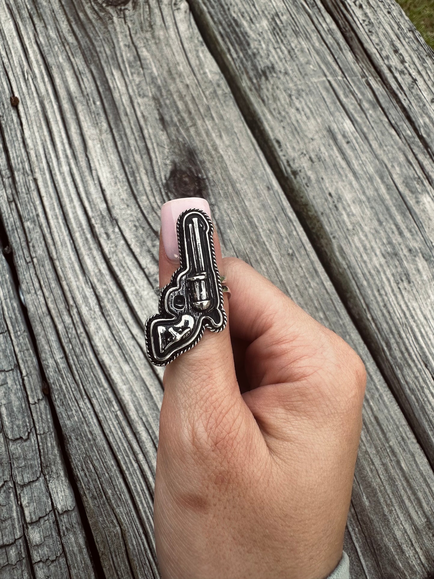 Adjustable pistol ring