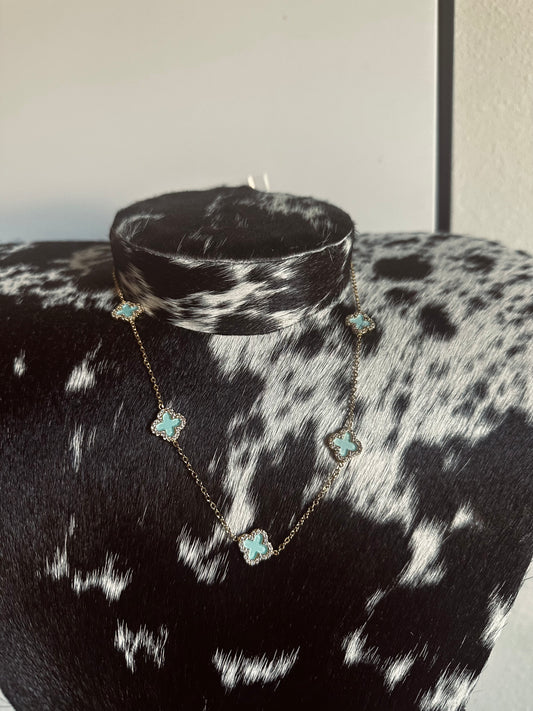 Jessie gold color clover necklace