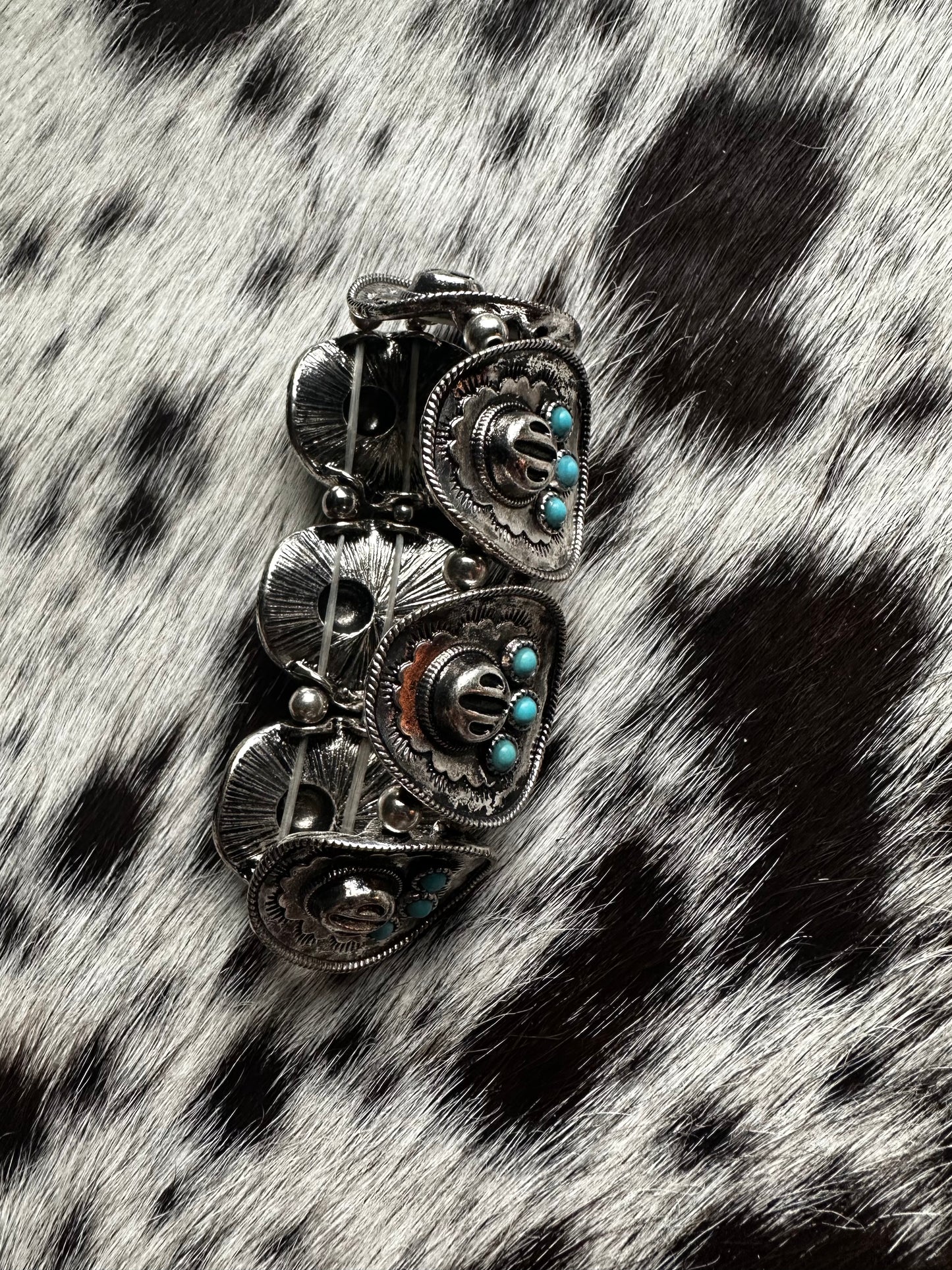 Hat stretch bracelet