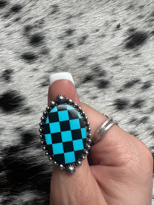 Adjustable T checkered oval ring