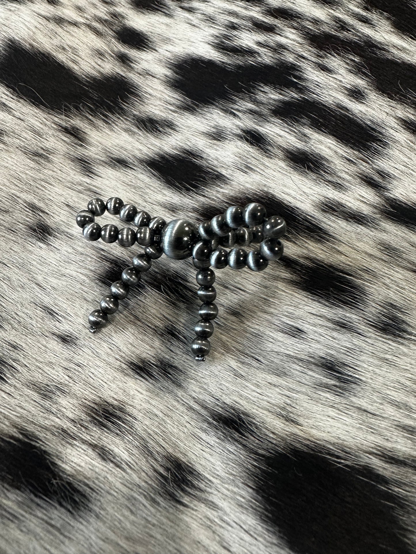 Bow tie stretch ring