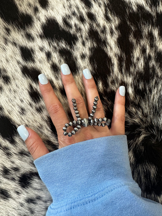 Bow tie stretch ring
