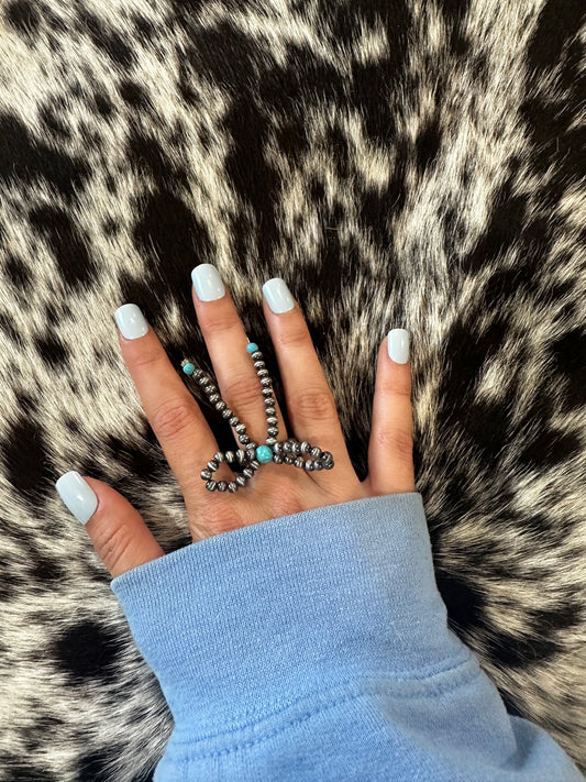Bow tie stretch ring
