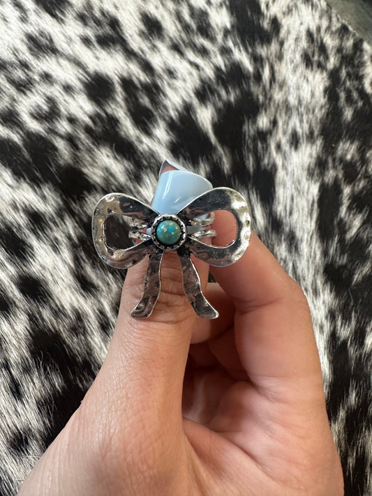 Adjustable bow tie ring