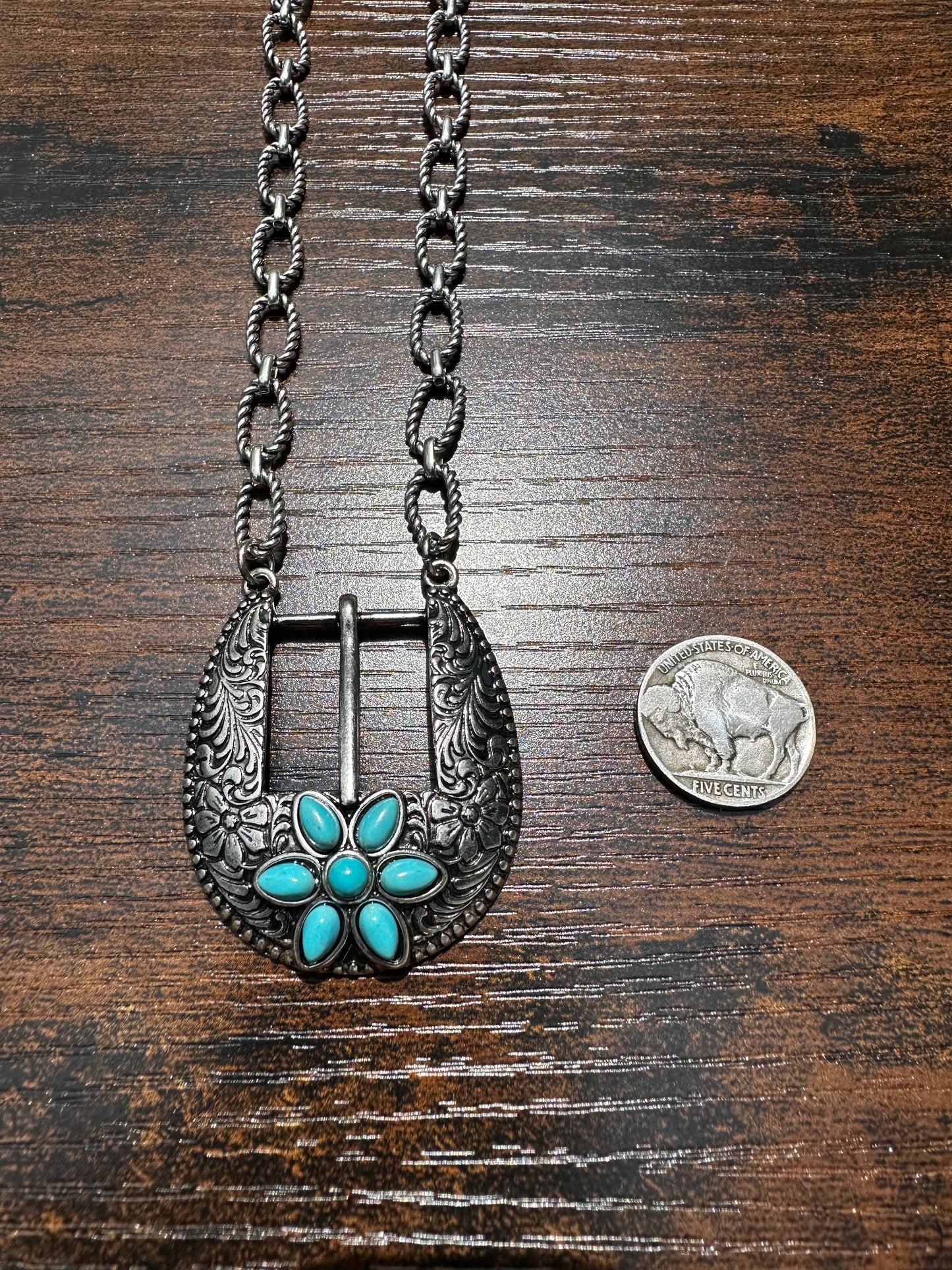 Flower buckle necklace