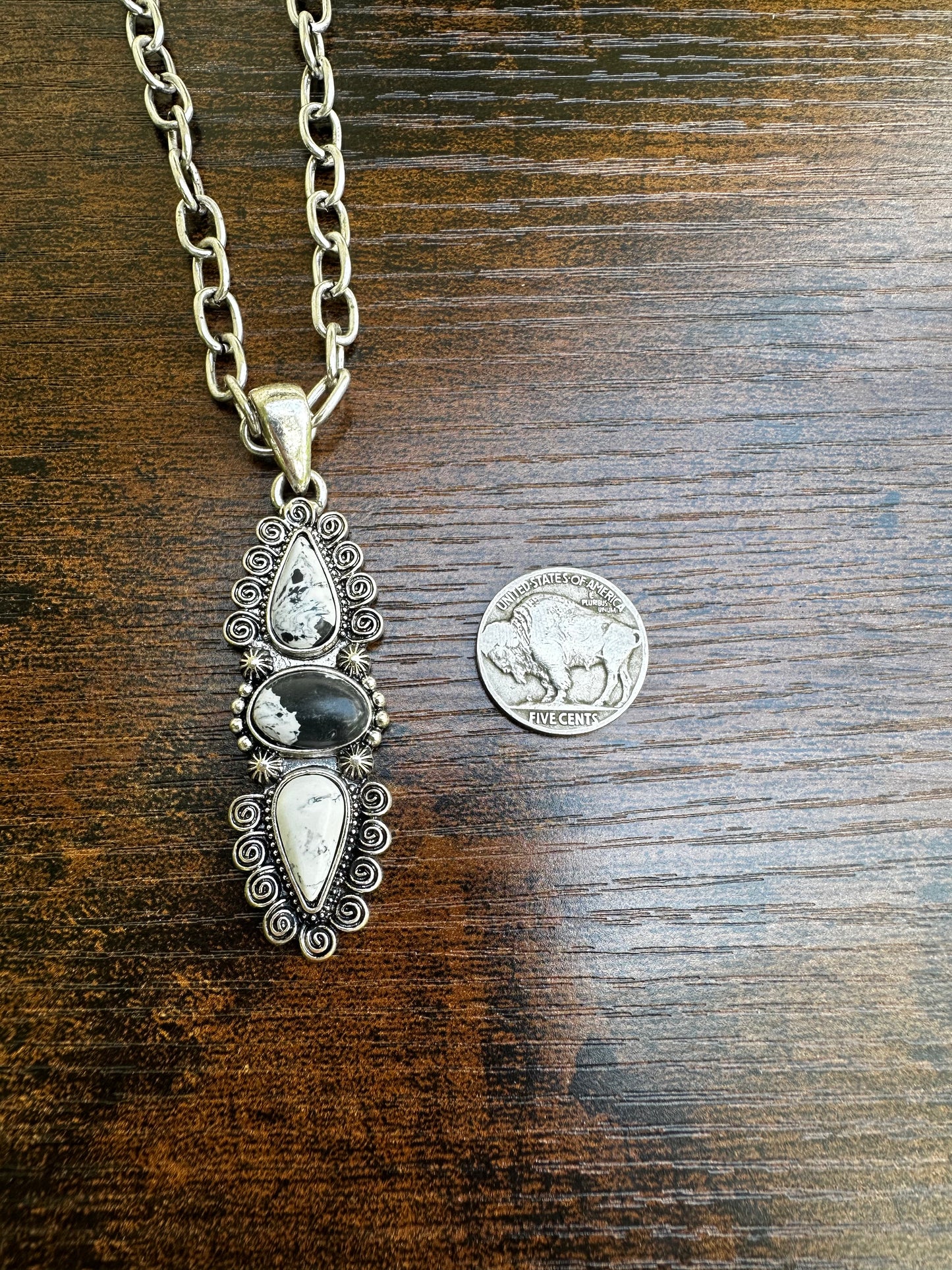Macy necklace