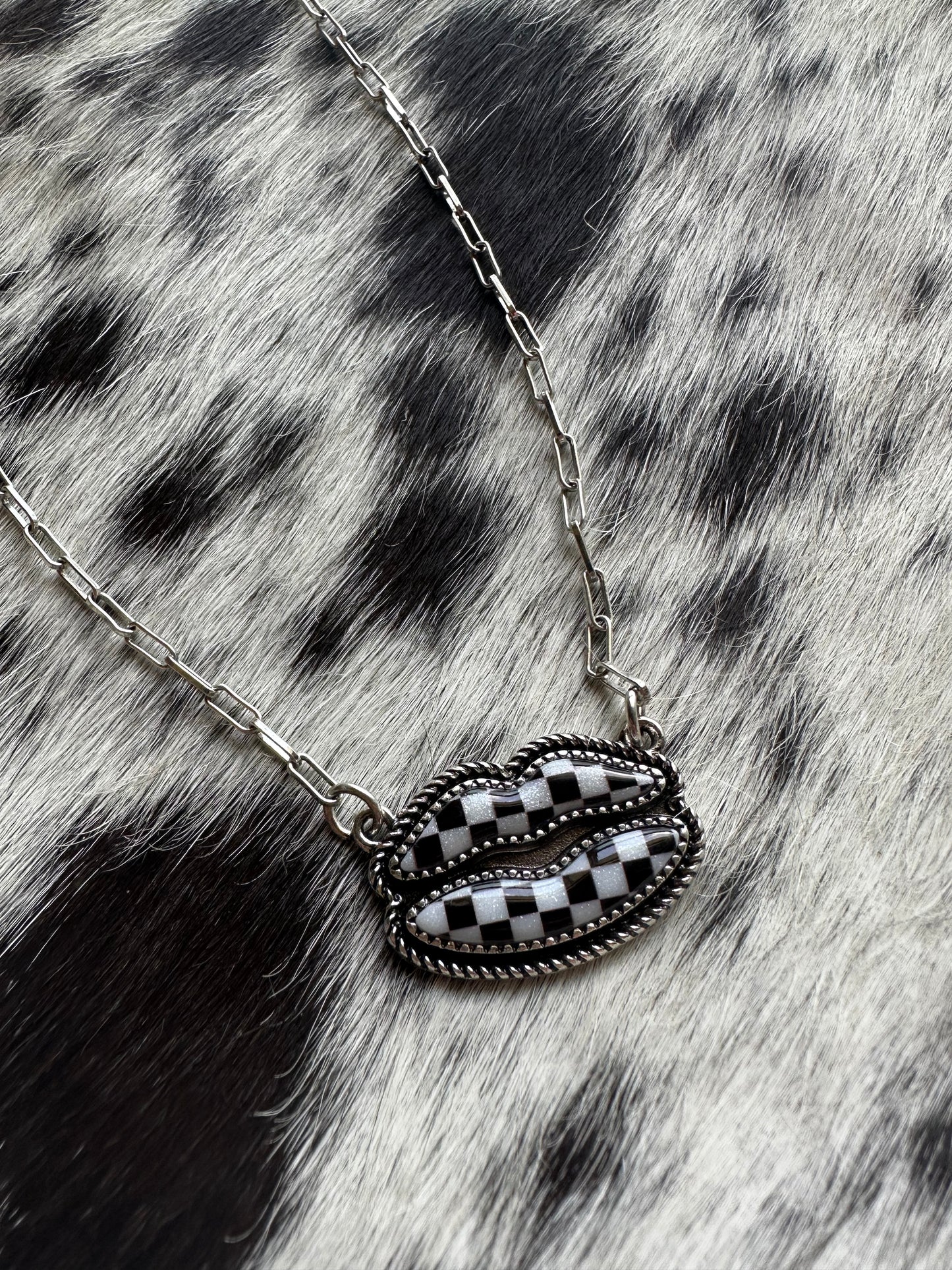 Checkered lip necklace