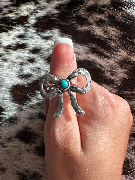 Adjustable bow tie ring