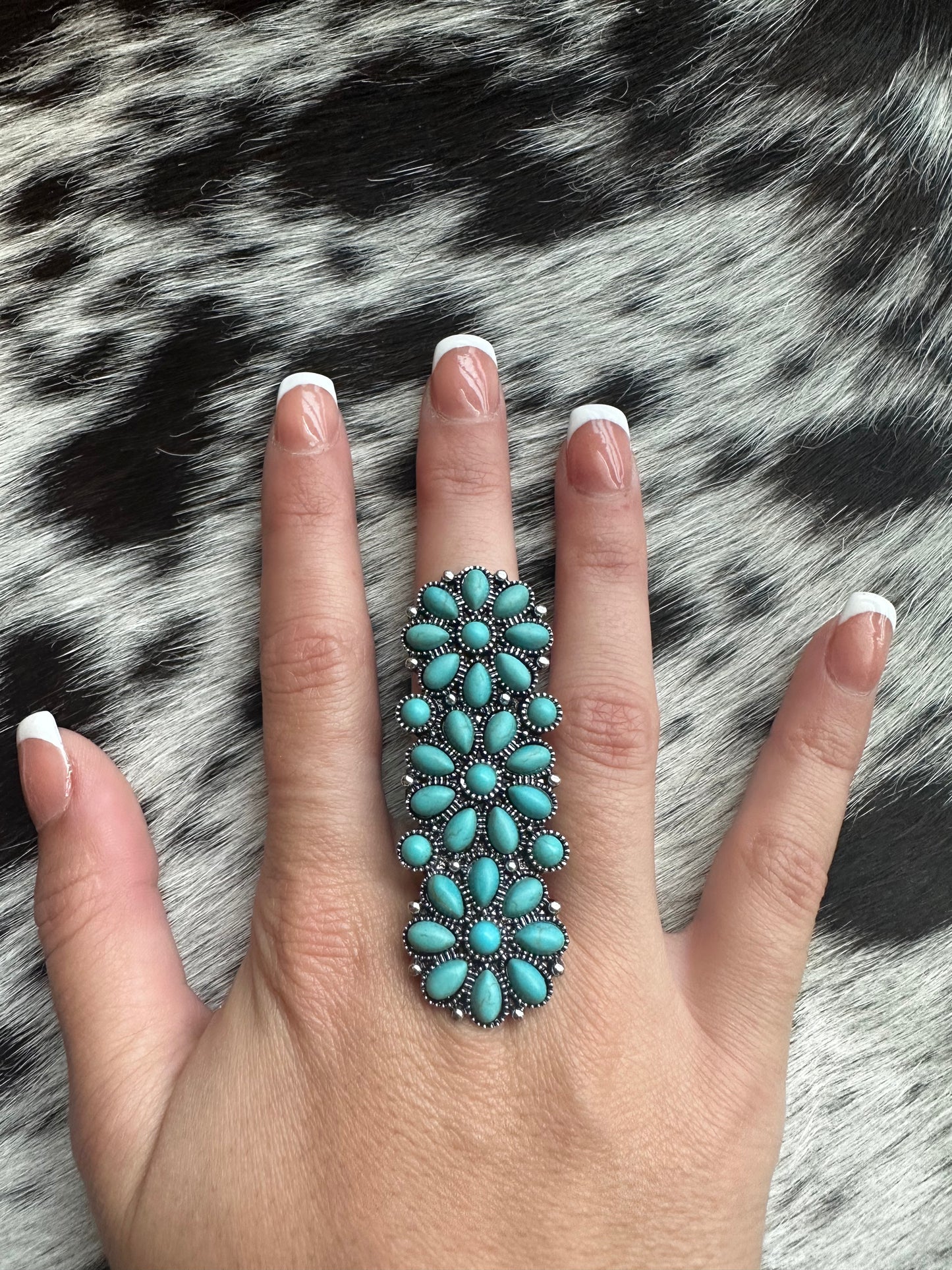 Adjustable triple flower ring