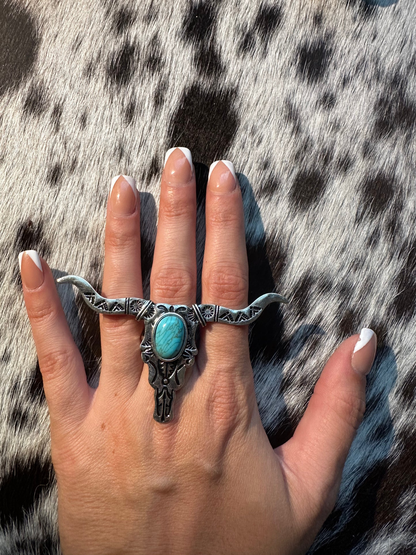 Adjustable longhorn ring
