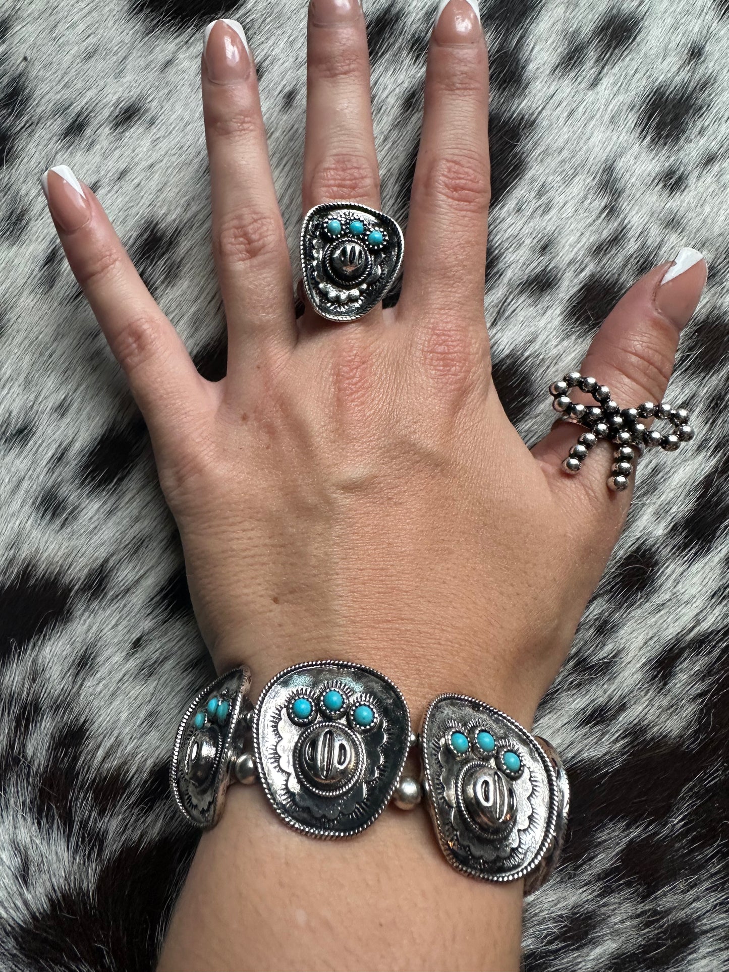 Hat stretch bracelet