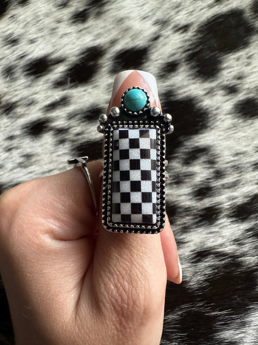 Adjustable checkered ring