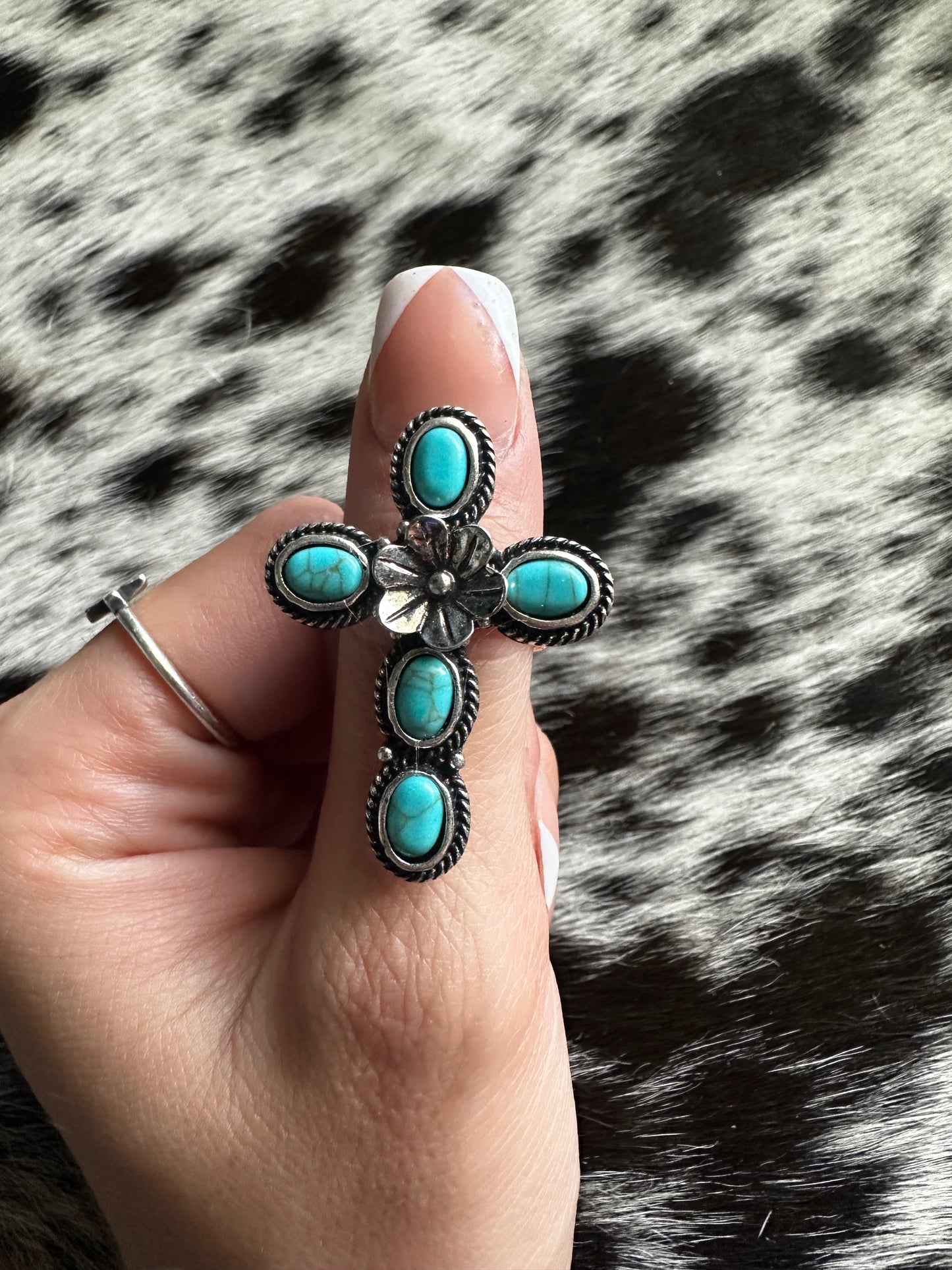 Adjustable cross flower ring