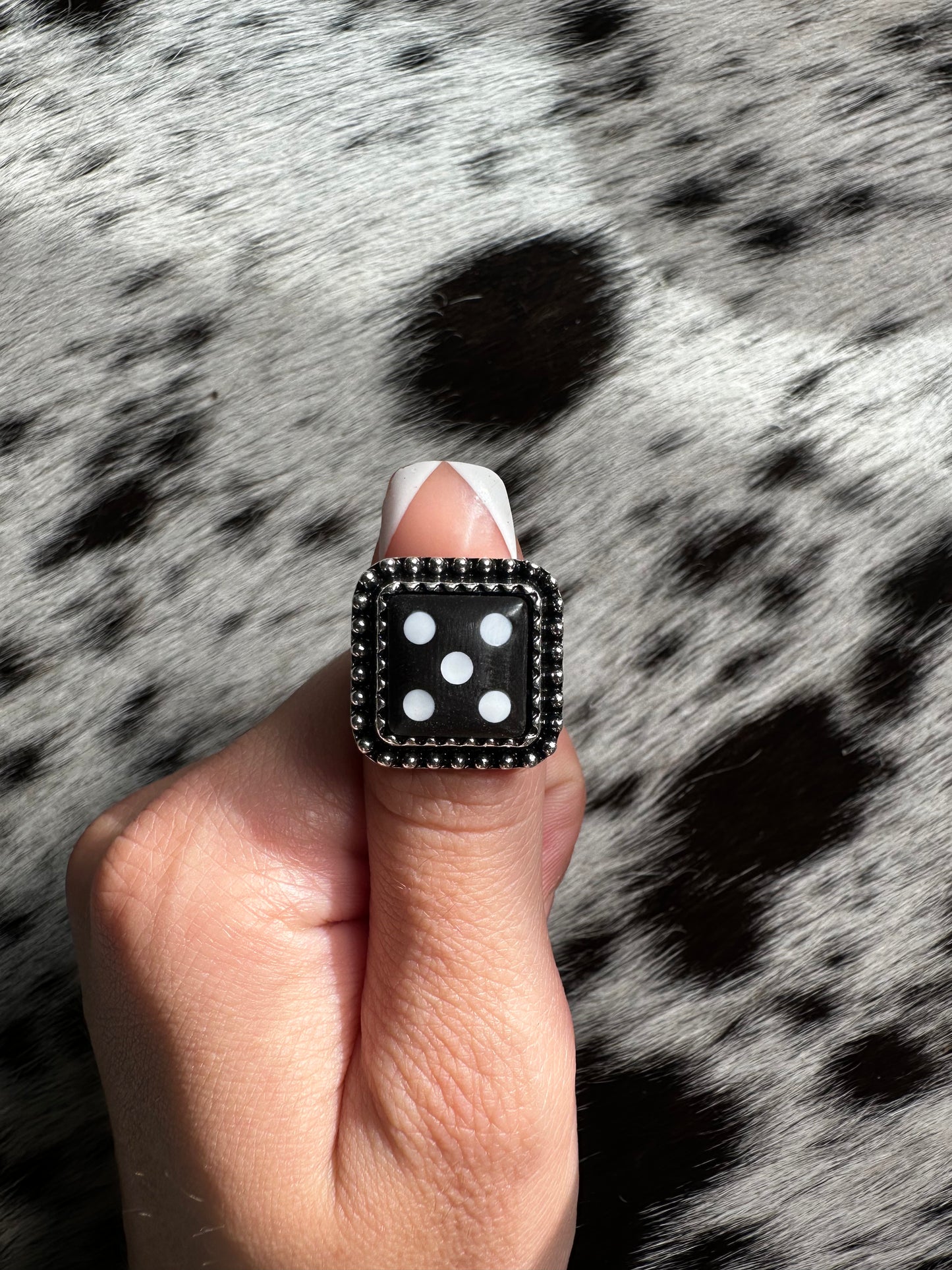 Adjustable blk dice ring