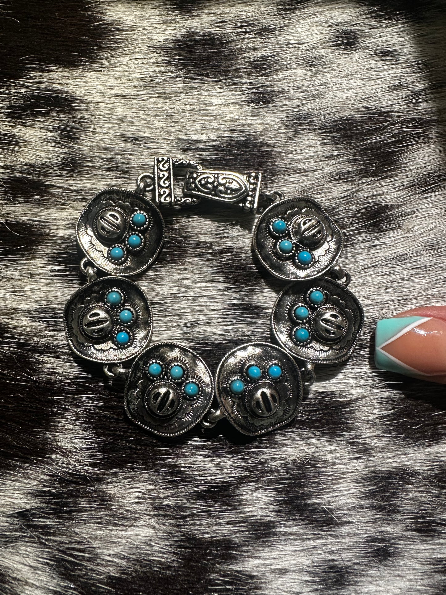 Hat magnet clip bracelet