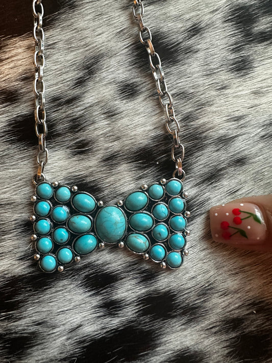 Bow necklace