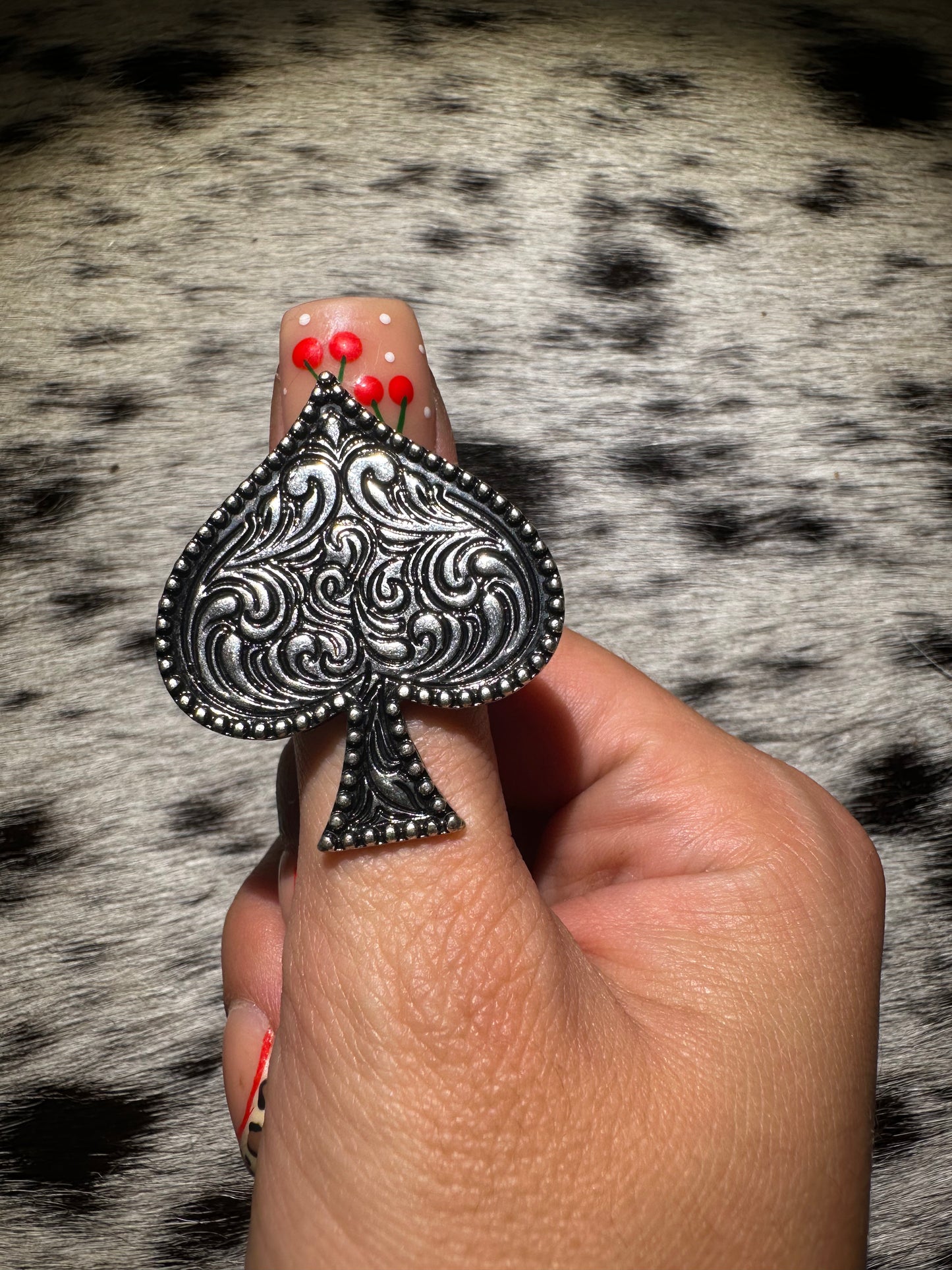 Adjustable tooled spade ring