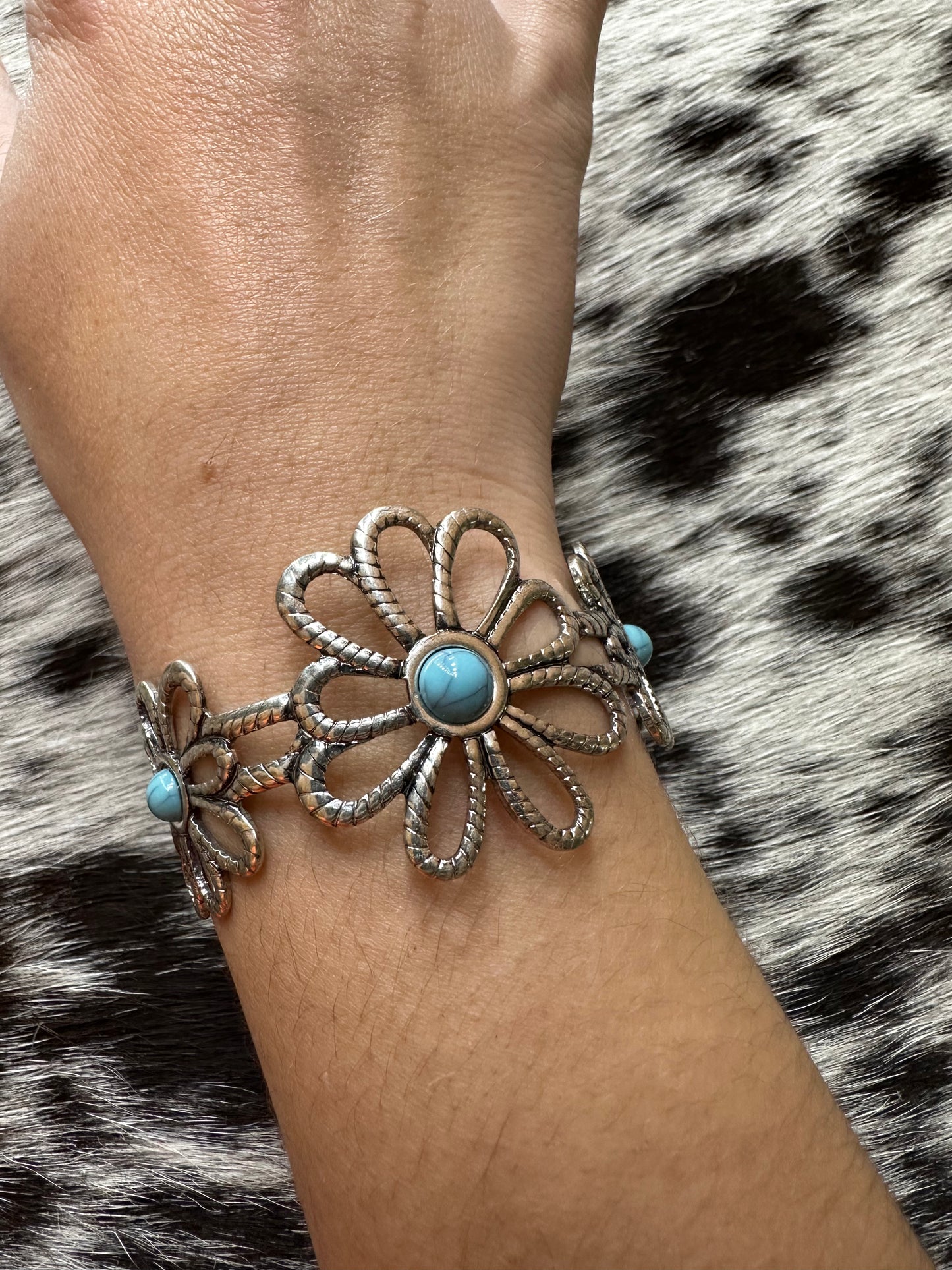 Flower cuff