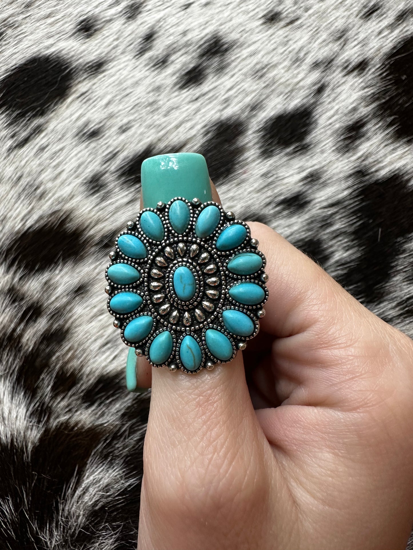 Adjustable rayne ring