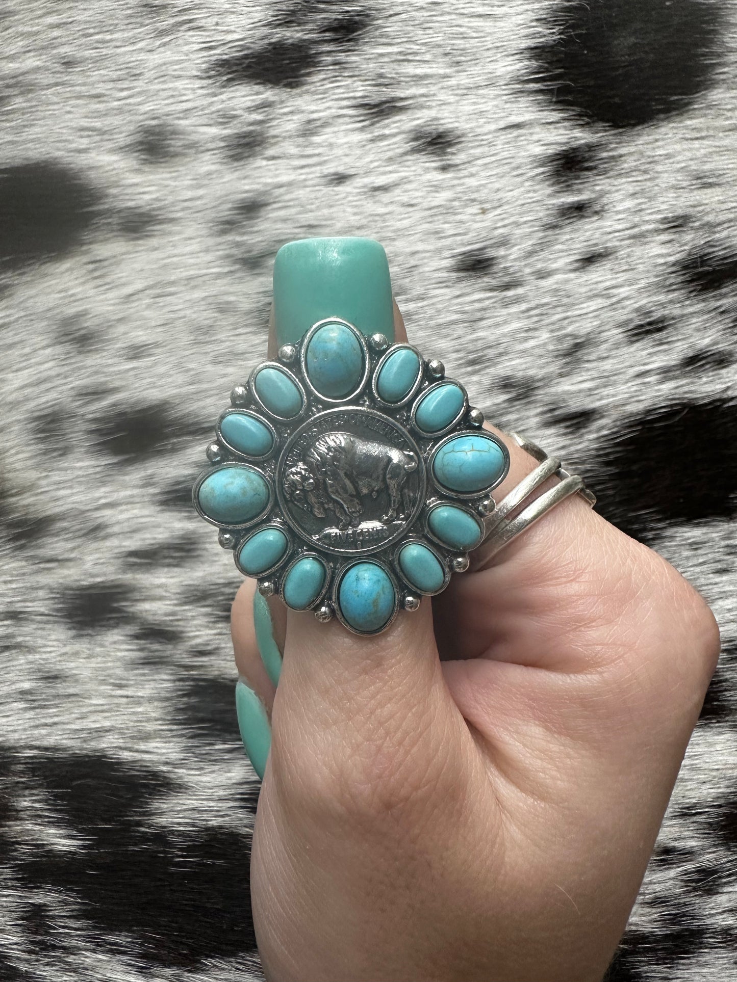 Adjustable buffalo ring