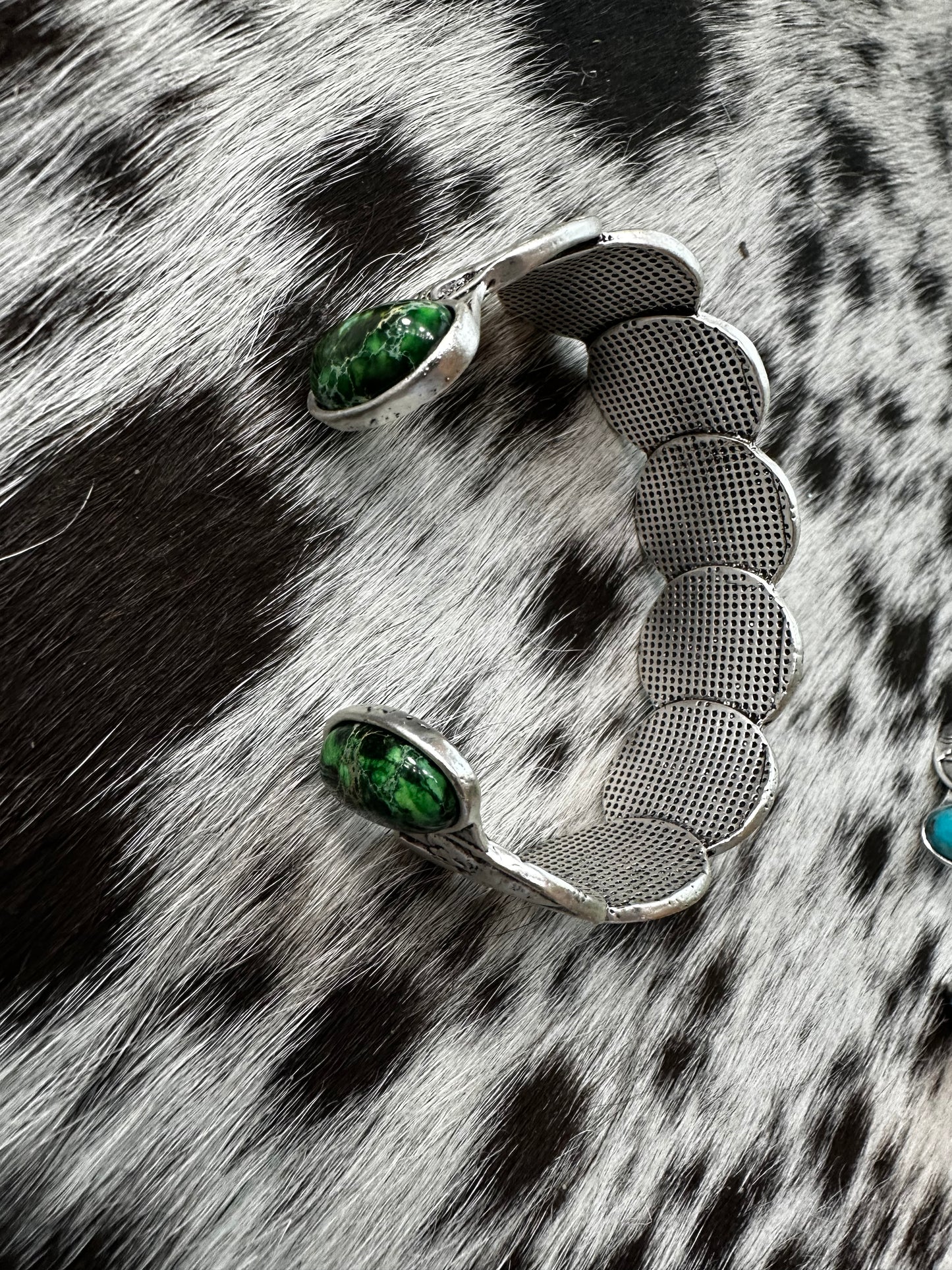 Buffalo & Indian cuff W green stone